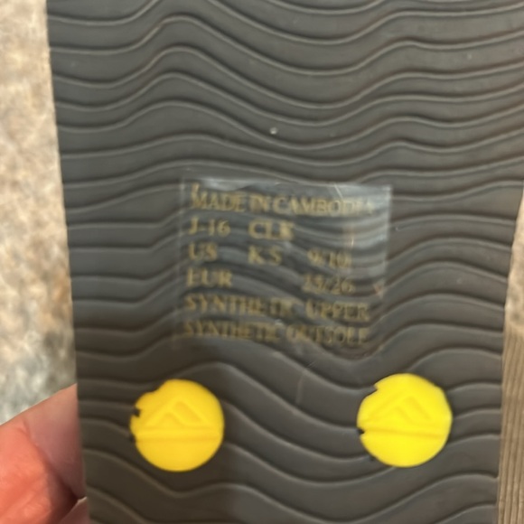 Reefs boys flip flops yellow strap toddler size 9/10 never worn - Picture 5 of 5